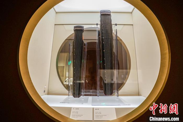 “盛世芳华——上海博物馆受赠文物展”开幕